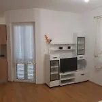 16998b Apartment