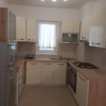 16998b Apartment *
