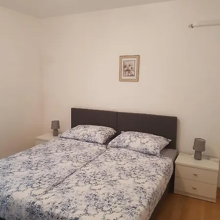 16998b Apartment